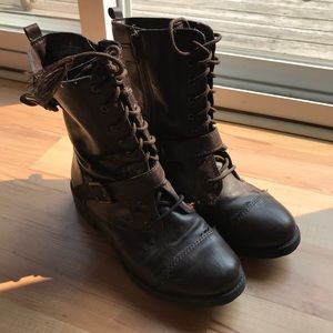 Size 9 brown lace up combat boots